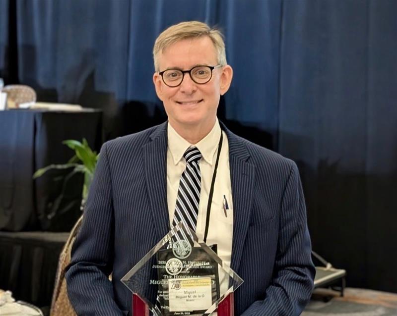 Judge Miguel de la O Honored by The Florida Bar