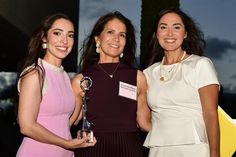 Judge Migna Sanchez-Llorens Receives the Mattie Belle Davis Award