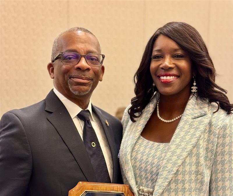 Judge Gordon Murray Honored by The Florida Bar Young Lawyers Division
